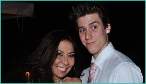 Anna Shay: Wiki, Bio, Age, Height, Net Worth, Husband, Son, Parents